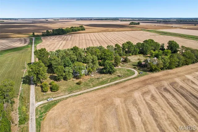 $302,000 | 2074 North 425 Street, Vandalia, IL 62471