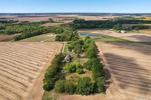 $302,000 | 2074 North 425 Street, Vandalia, IL 62471