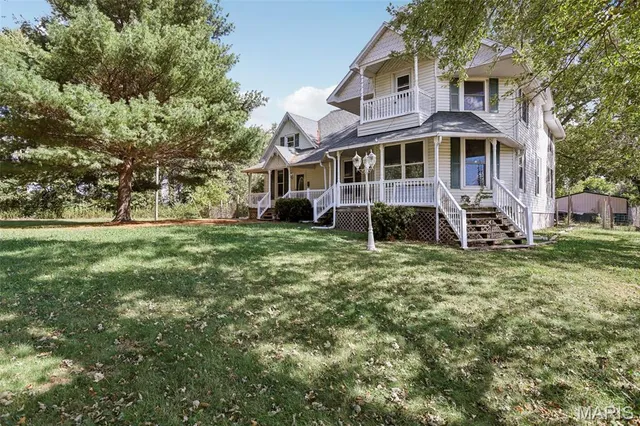 $302,000 | 2074 North 425 Street, Vandalia, IL 62471