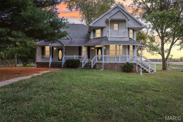 $302,000 | 2074 North 425 Street, Vandalia, IL 62471