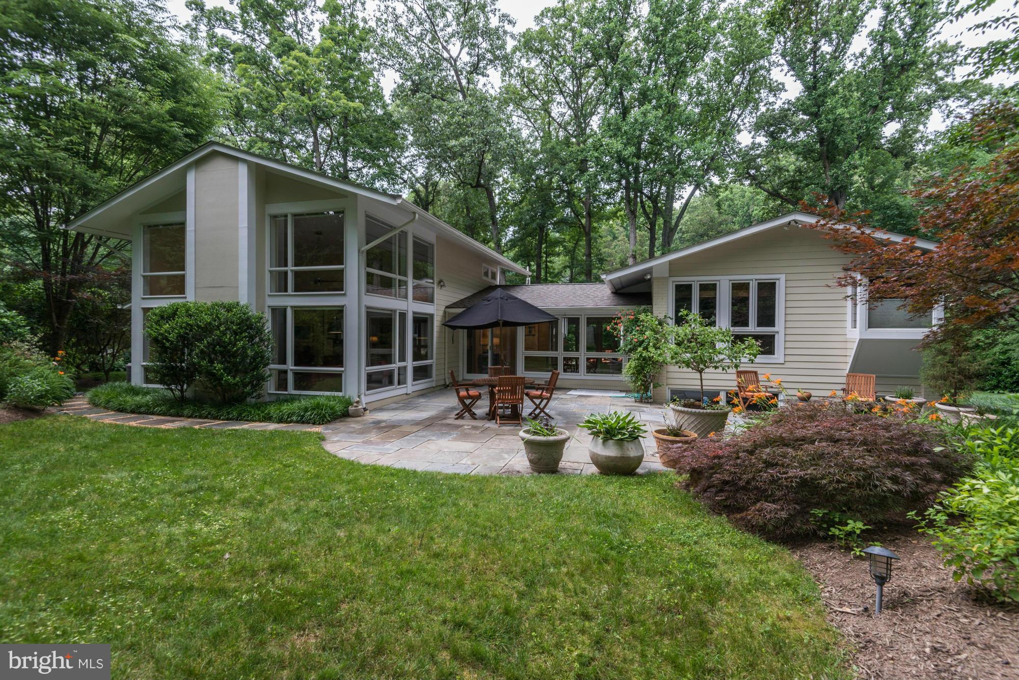 9509 Burning Tree Road Bethesda, MD 20817 - Photo 29 of 30 Exterior (Rear)