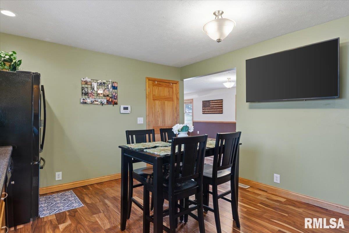 901 North 6th Street Riverton, IL 62561 - Photo 11 of 48