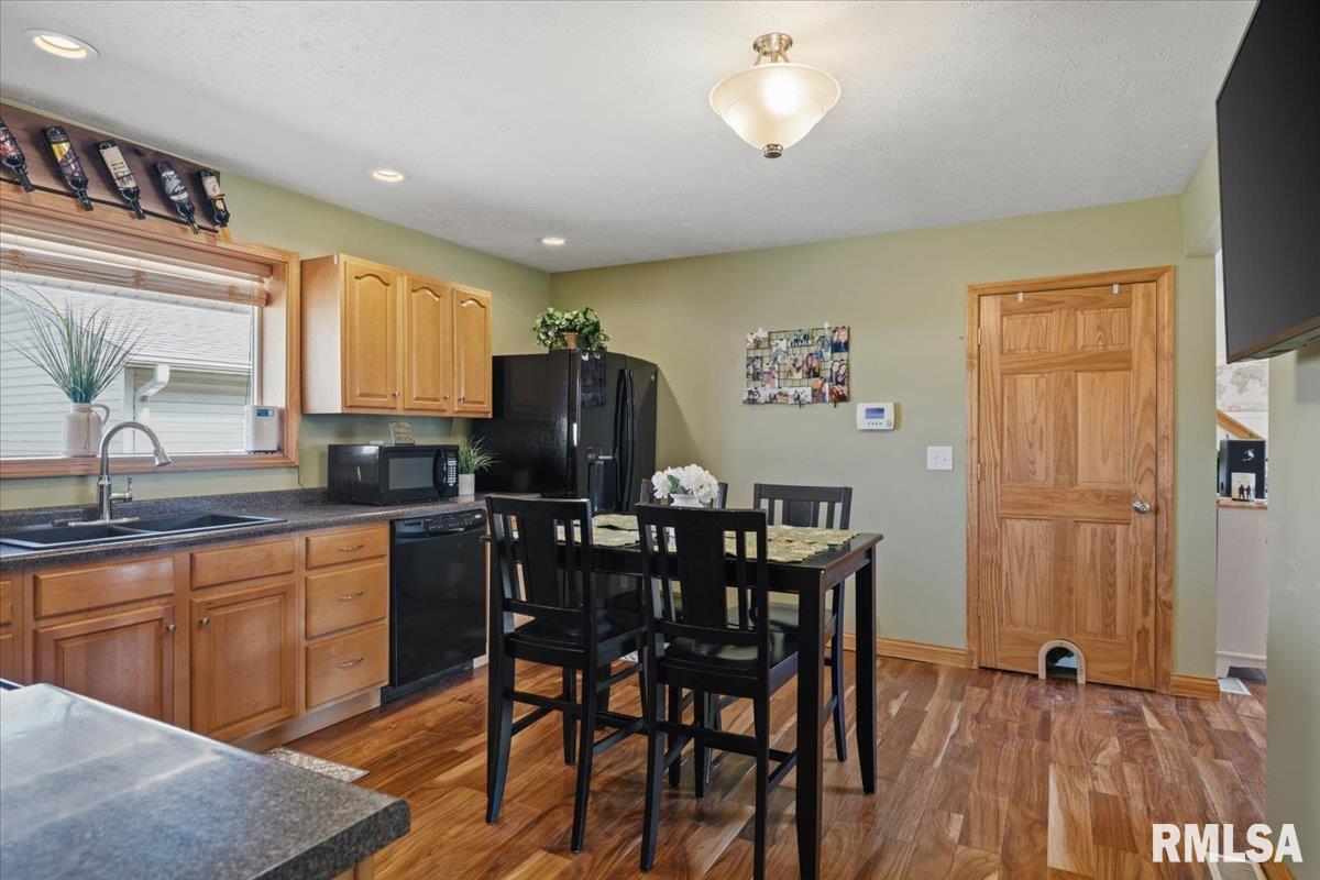 901 North 6th Street Riverton, IL 62561 - Photo 12 of 48