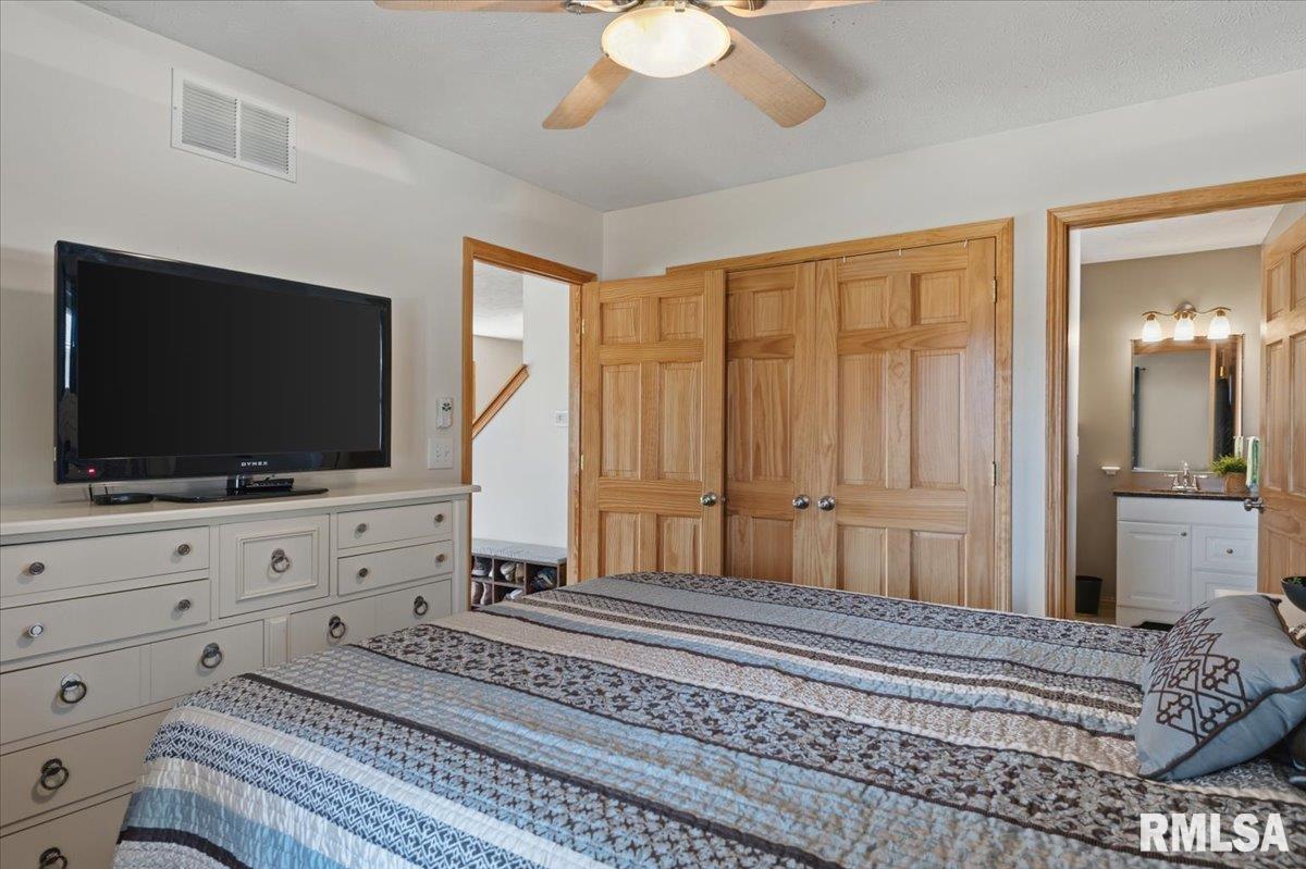 901 North 6th Street Riverton, IL 62561 - Photo 19 of 48