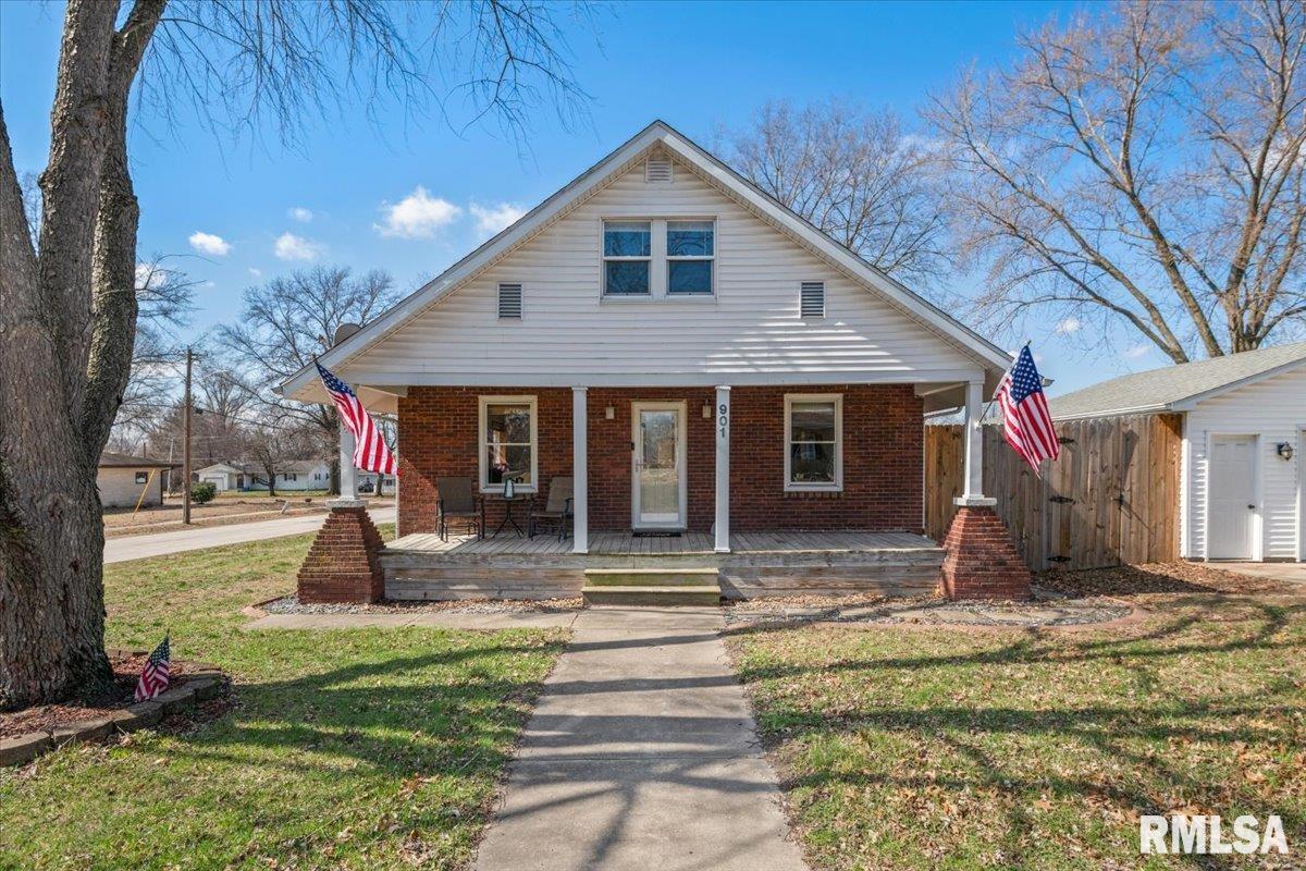 901 North 6th Street Riverton, IL 62561 - Photo 2 of 48