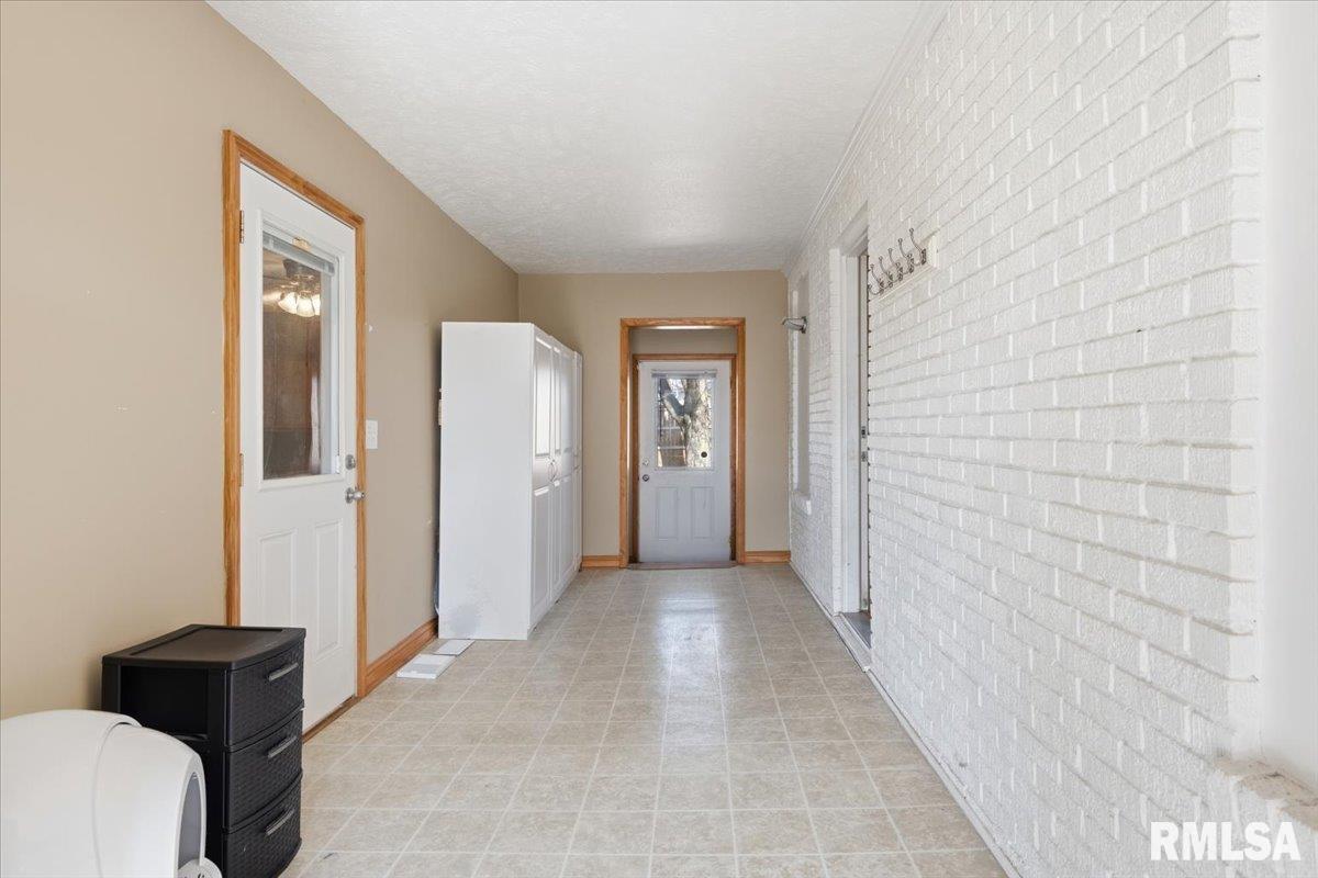 901 North 6th Street Riverton, IL 62561 - Photo 22 of 48