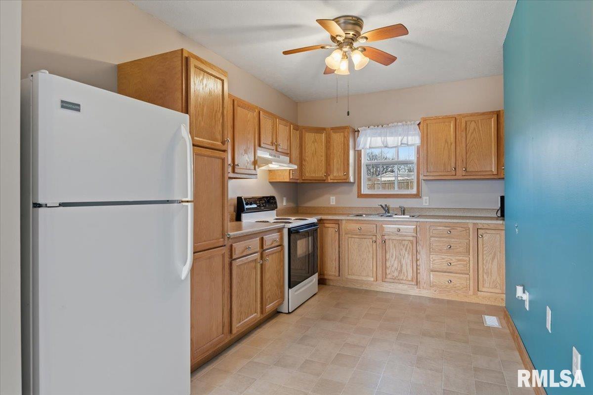 901 North 6th Street Riverton, IL 62561 - Photo 27 of 48