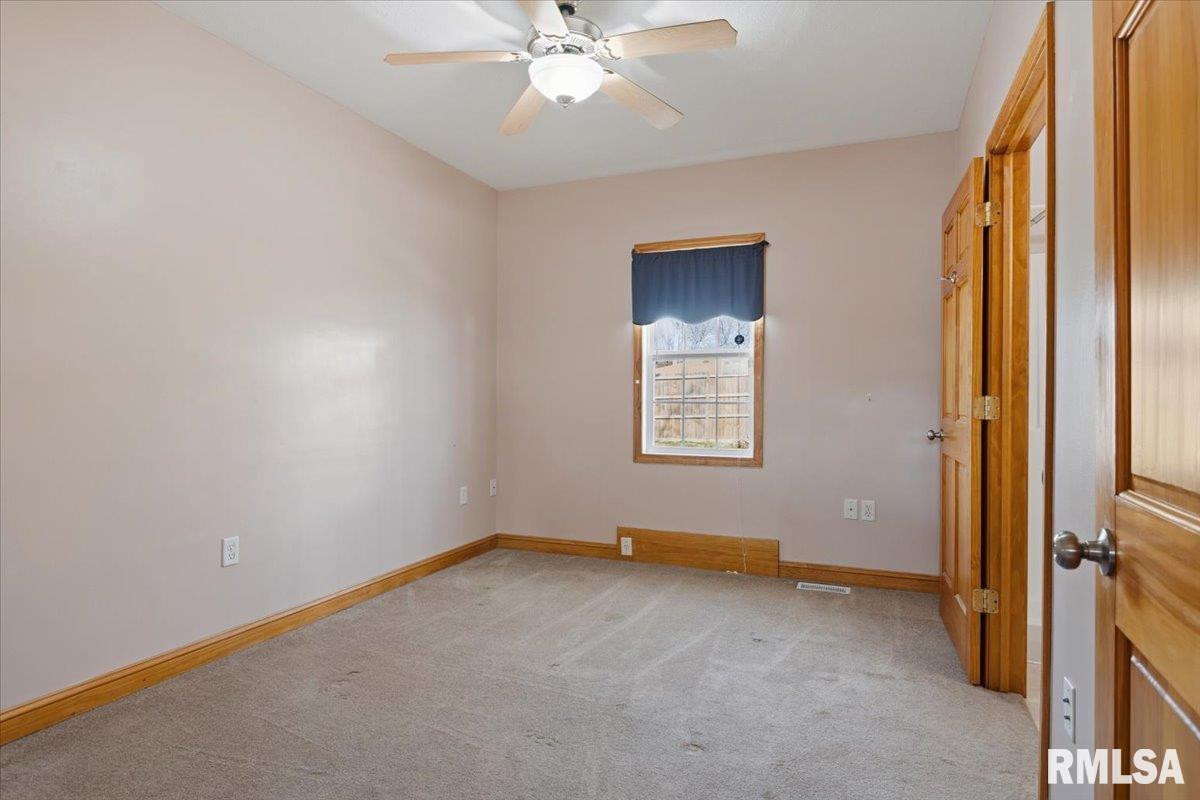 901 North 6th Street Riverton, IL 62561 - Photo 29 of 48
