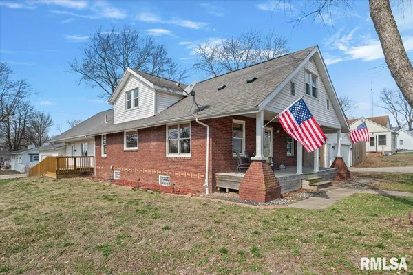 $249,900 | 901 North 6th Street, Riverton, IL 62561