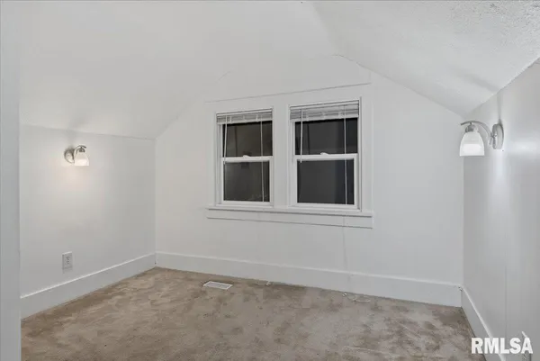 $249,900 | 901 North 6th Street, Riverton, IL 62561