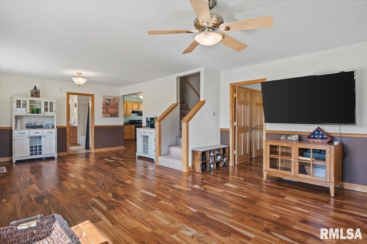 901 North 6th Street Riverton, IL 62561 - Photo 6 of 48
