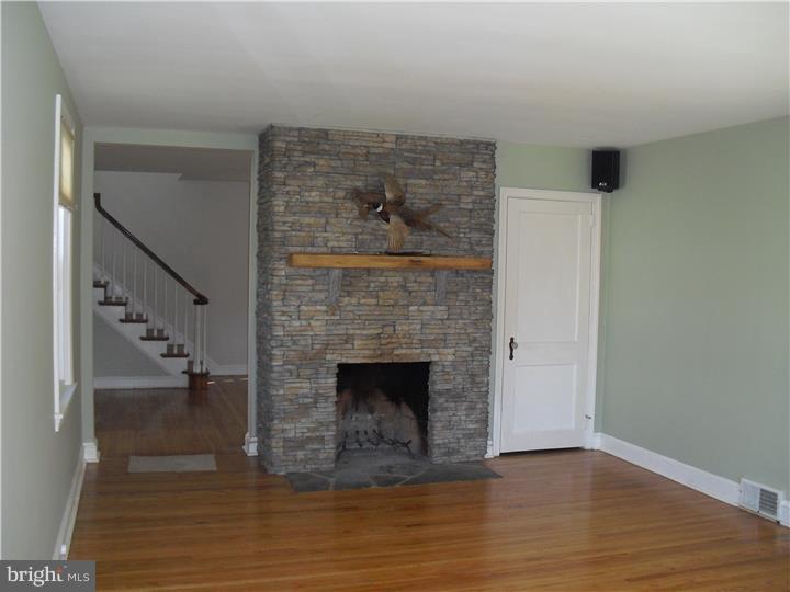 223 South Sproul Road Broomall, PA 19008 - Photo 3 of 19 Living Room