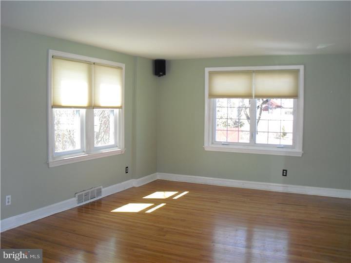 223 South Sproul Road Broomall, PA 19008 - Photo 4 of 19 Living Room