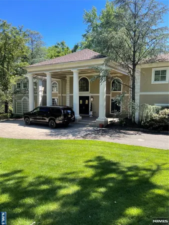 $3,100,000 | 24 Wildwood Road, Saddle River, NJ 07458