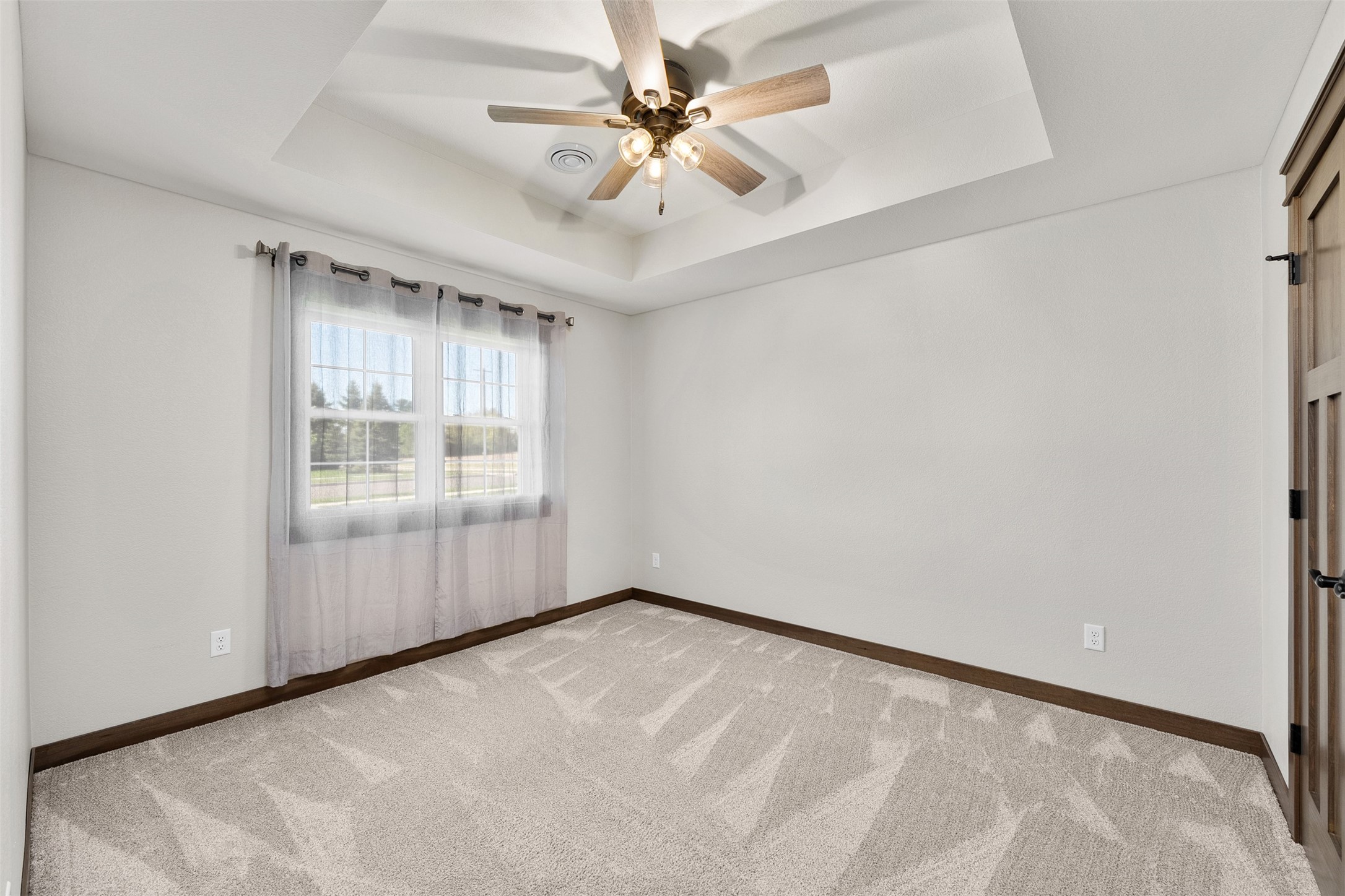 938 Jeffers Ridge Eau Claire, WI 54703 - Photo 4 of 26