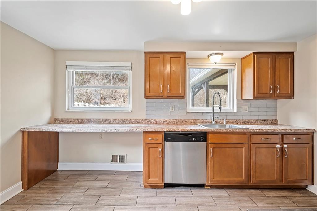 3033 Universal Road Pittsburgh, PA 15235 - Photo 9 of 30
