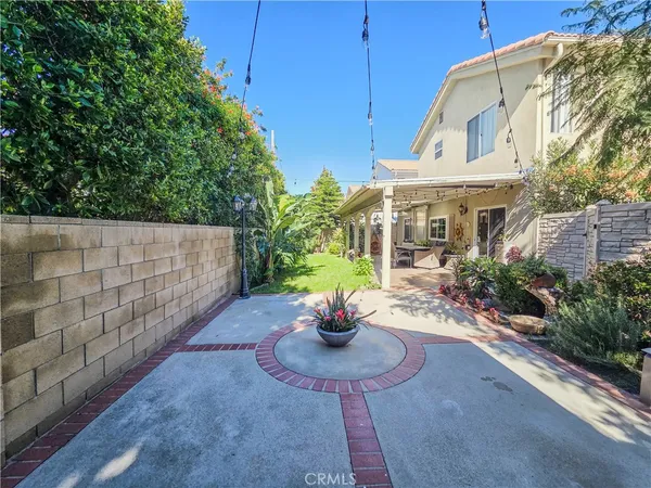 a view of house with a outdoor space