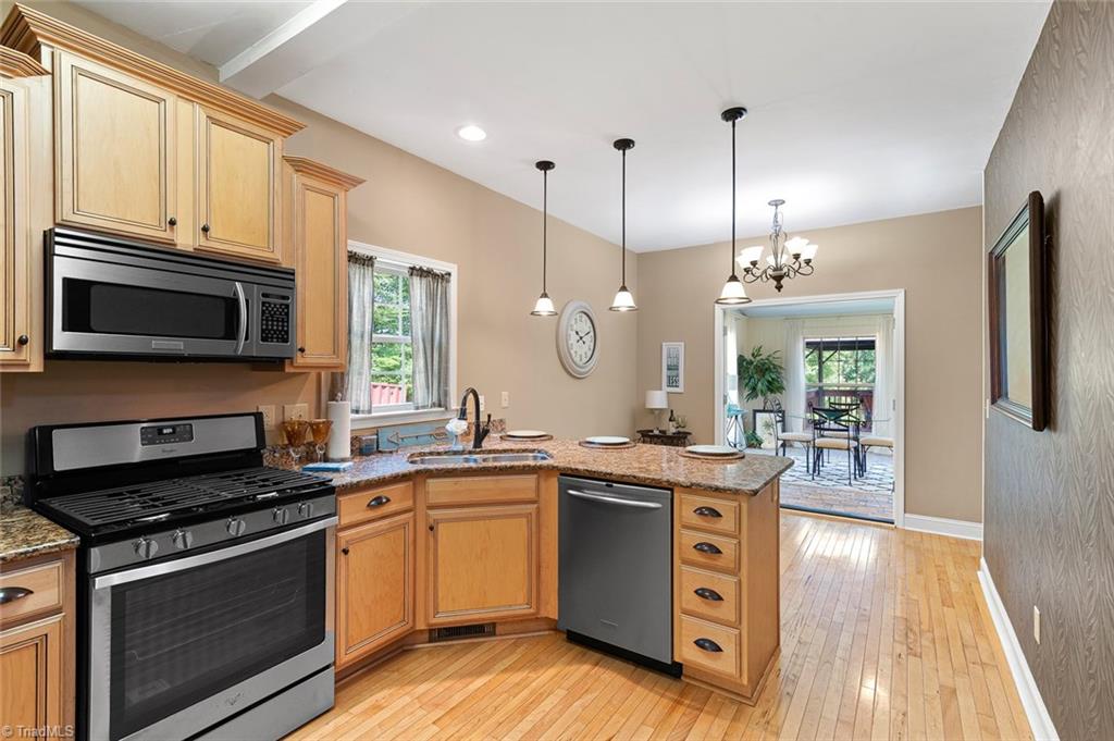 2188 Riverview Rd Extension Lexington, NC 27292 - Photo 13 of 29 Gourmet at the lake! Gas Stove!