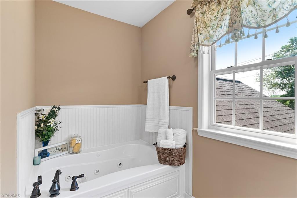 2188 Riverview Rd Extension Lexington, NC 27292 - Photo 16 of 29 Enjoy a nice hot jacuzzi tub after endless hours on the lake!