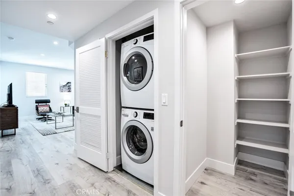 $4,650 | 10718 Acama Street, Unit 401, Studio City, CA 91602