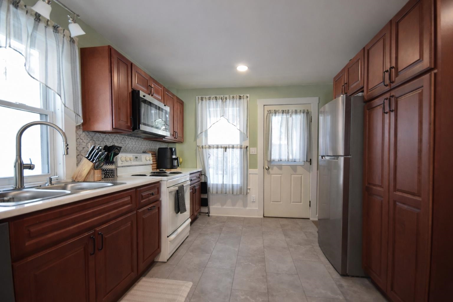 141 Washington Street Barre, VT 05641 - Photo 3 of 28