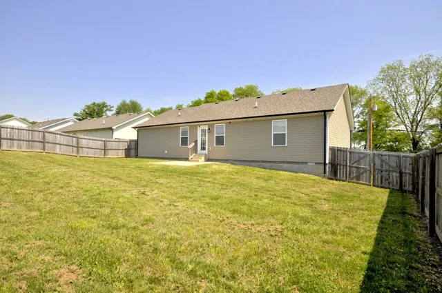 $1,600 | 1025 Hugh Hunter Road, Oak Grove, KY 42262