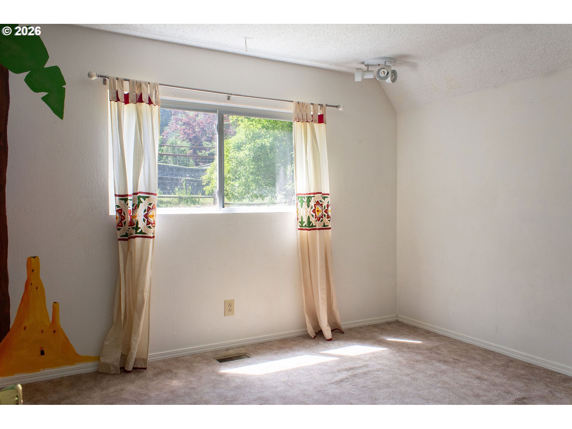 400 Walnut Street La Grande, OR 97850 - Photo 17 of 48 Bedroom