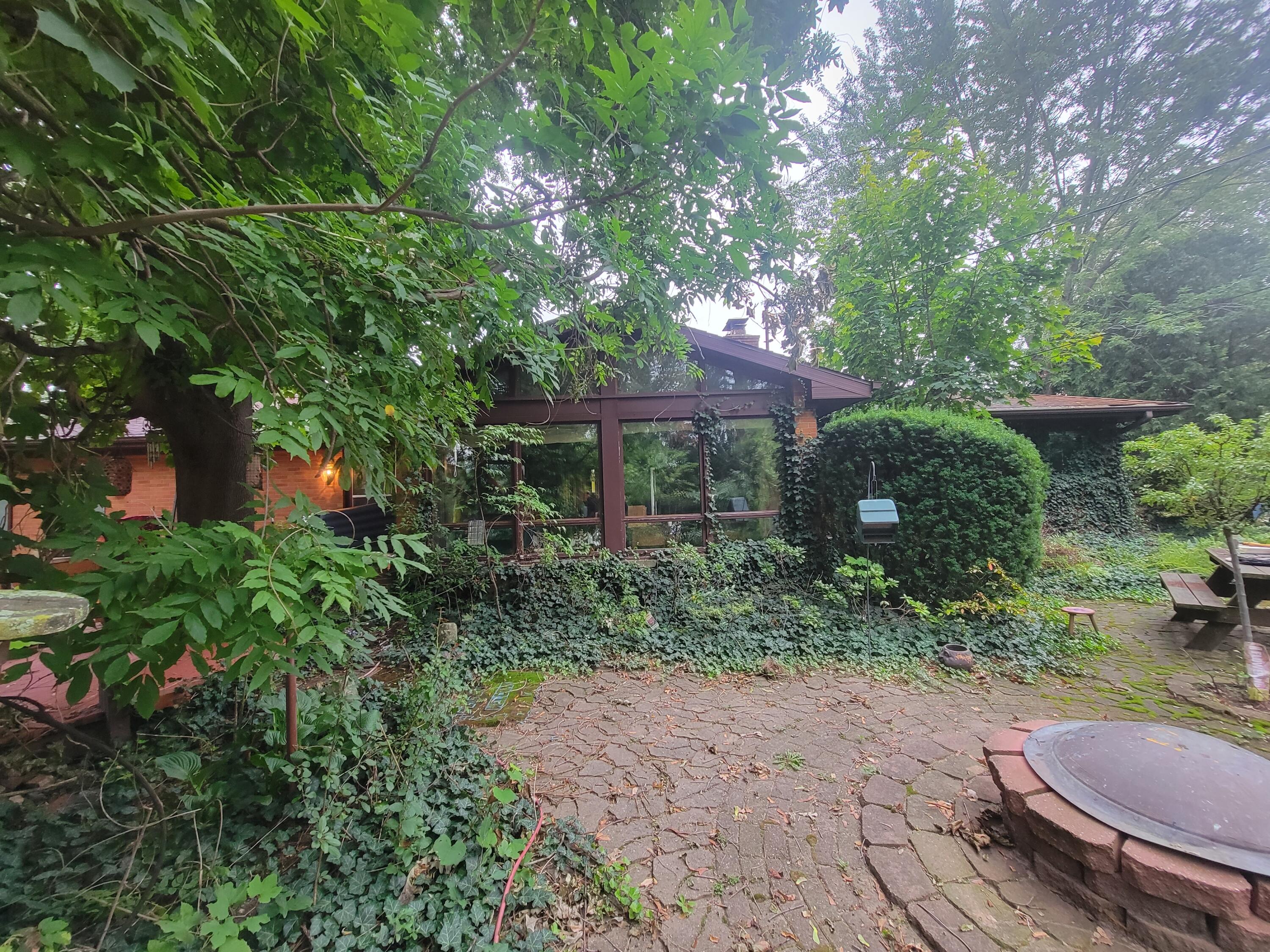 2906 North Cambridge Road Lansing, MI 48911 - Photo 6 of 21 20230911_170235