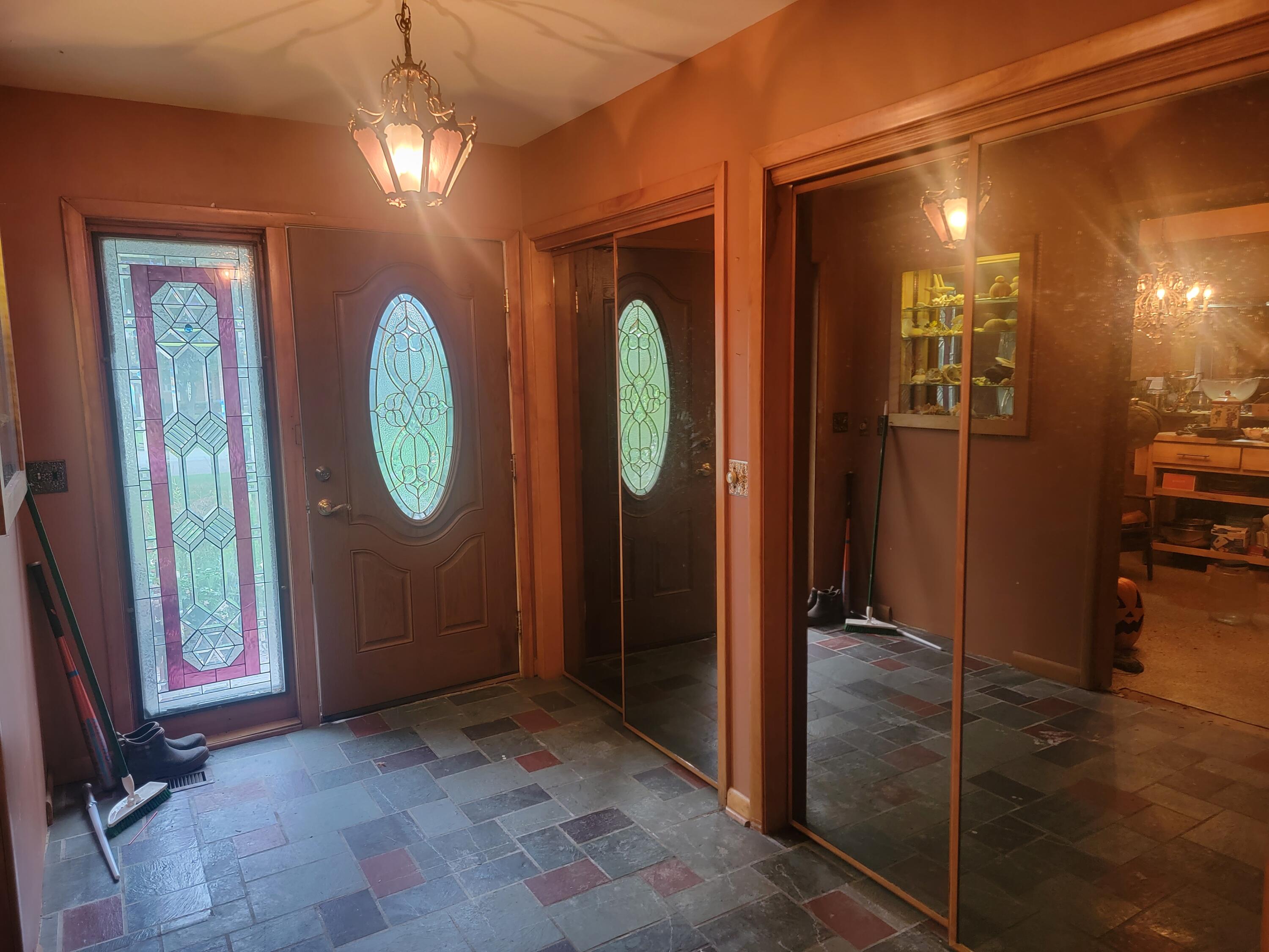 2906 North Cambridge Road Lansing, MI 48911 - Photo 9 of 21 20230911_163608