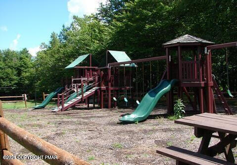 103 A Fawn Ridge Drive Newfoundland, PA 18445 - Photo 7 of 9 20260105211658420062000000-o