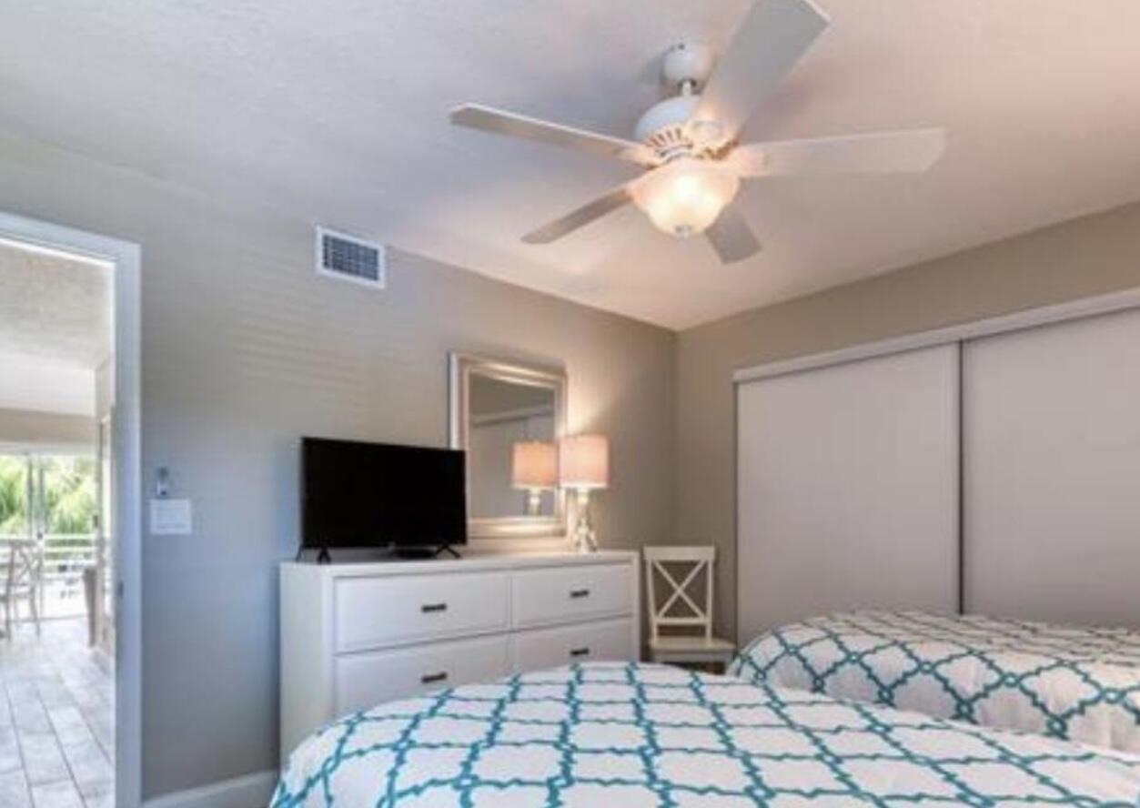 1605 Highway 1, Unit M2202 Jupiter, FL 33477 - Photo 10 of 19 a room with a bed and a television