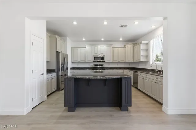 $3,900 | 956 Via Canale Drive, Henderson, NV 89011