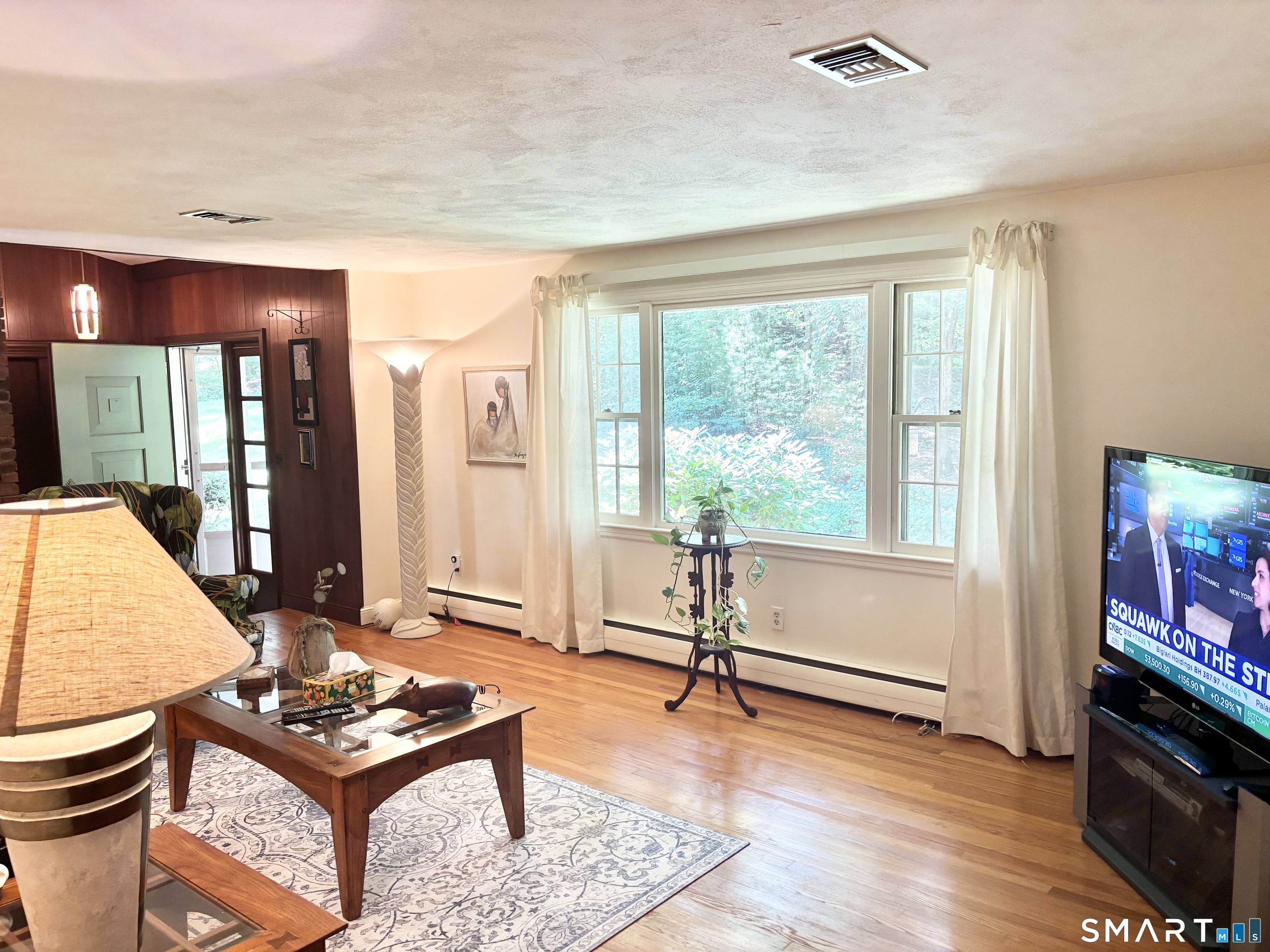 61 Bolton Center Road Manchester, CT 06040 - Photo 3 of 12 Gallery Image 3