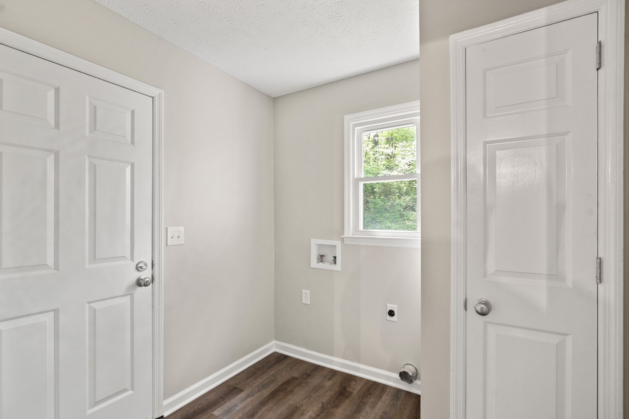 792 Spring Circle Springfield, TN 37172 - Photo 16 of 29 a view of a hallway with wooden floor