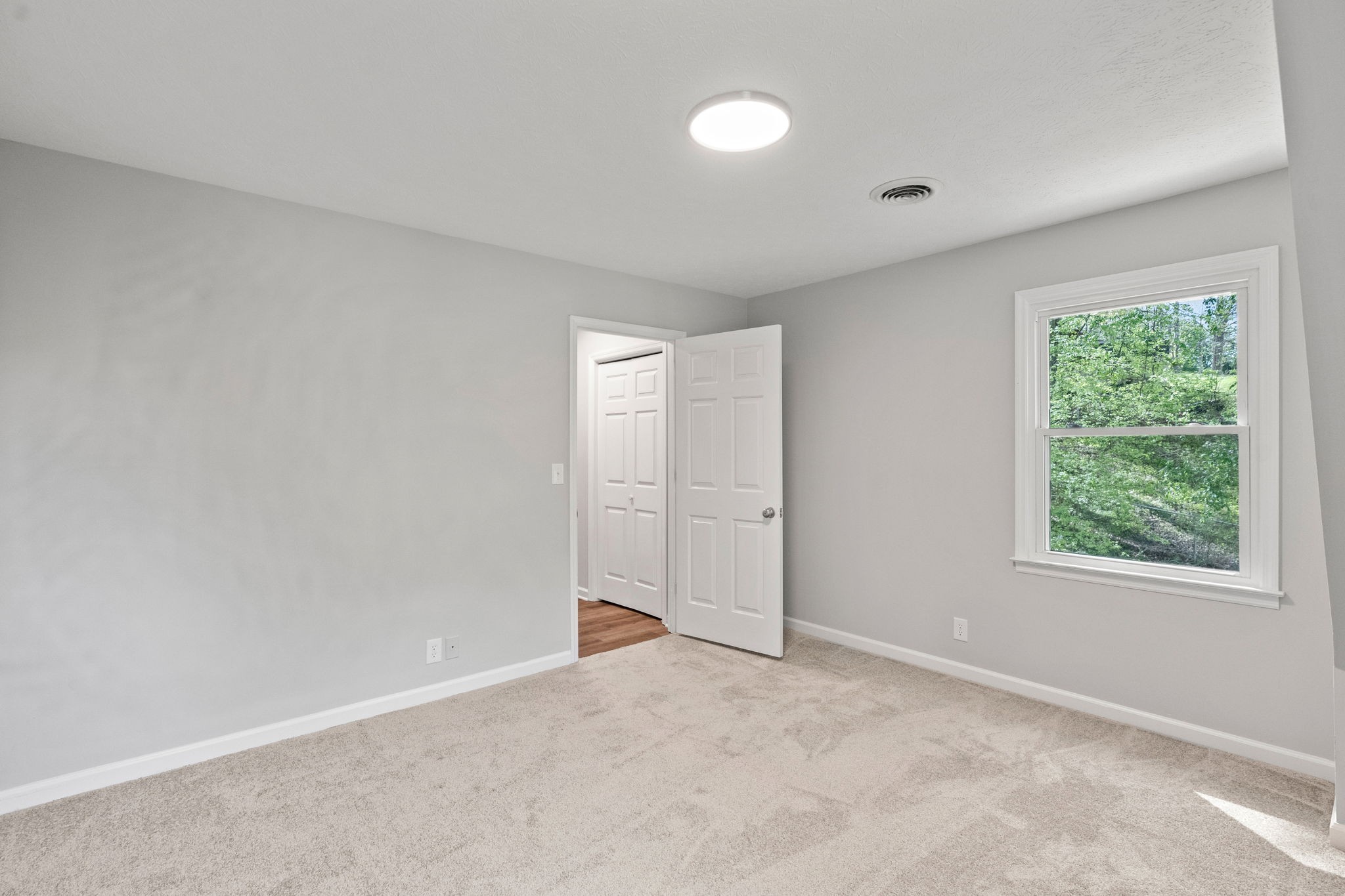 792 Spring Circle Springfield, TN 37172 - Photo 23 of 29 an empty room with windows and closet