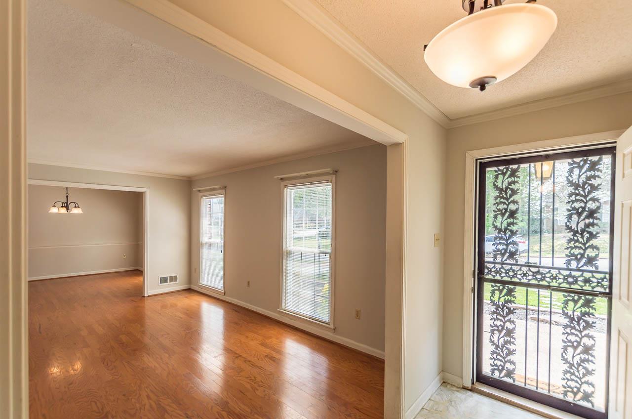 5346 Sequoia Road Memphis, TN 38120 - Photo 2 of 24