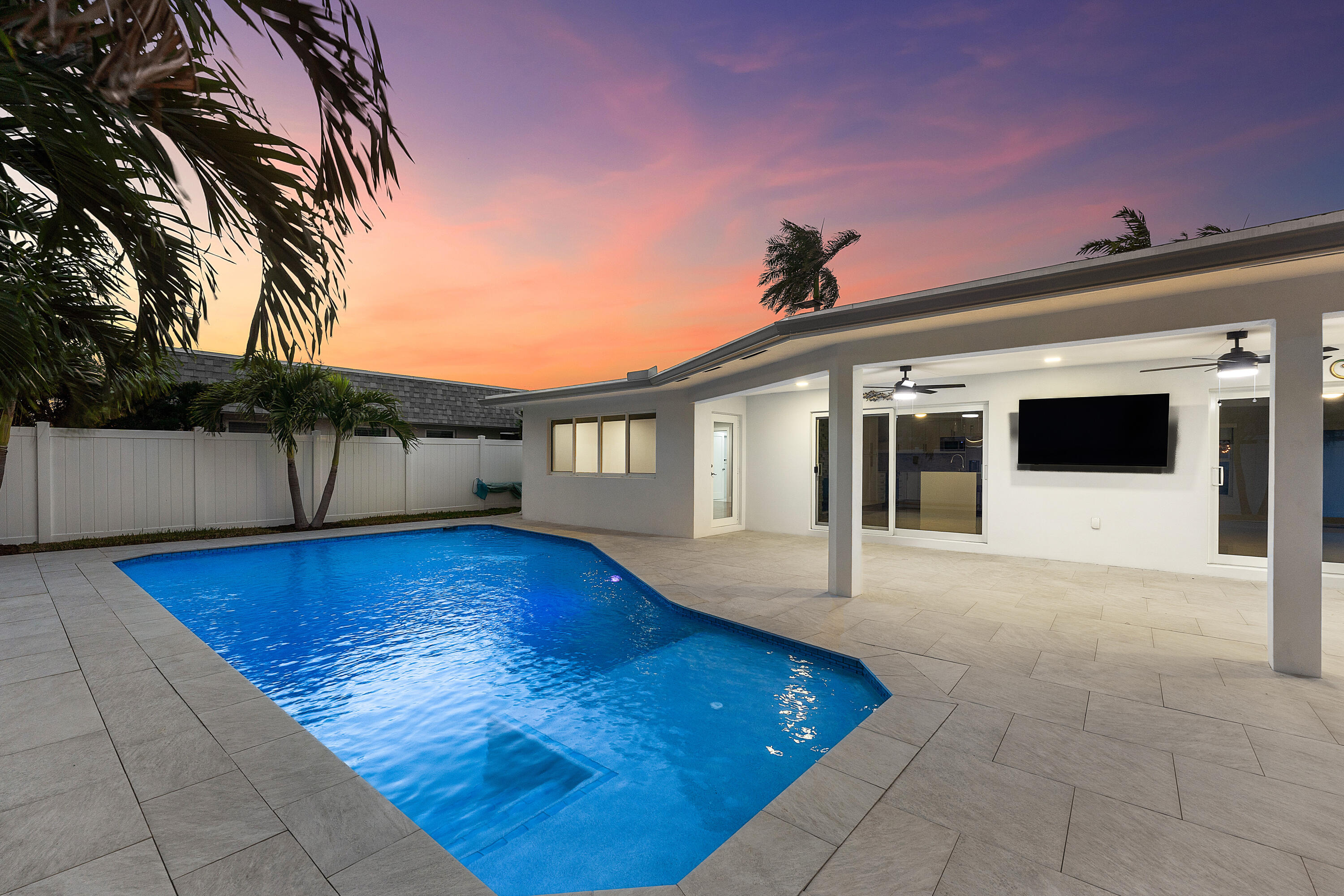 2846 Northeast 35th Court Lighthouse Point, FL 33064 - Photo 20 of 37 a view of a house with backyard and tree