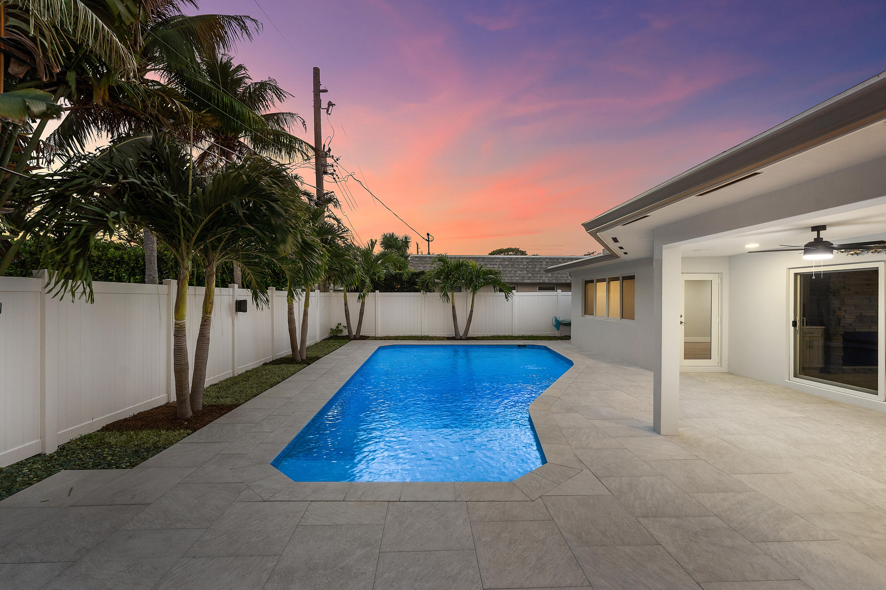 2846 Northeast 35th Court Lighthouse Point, FL 33064 - Photo 21 of 37 a view of a backyard