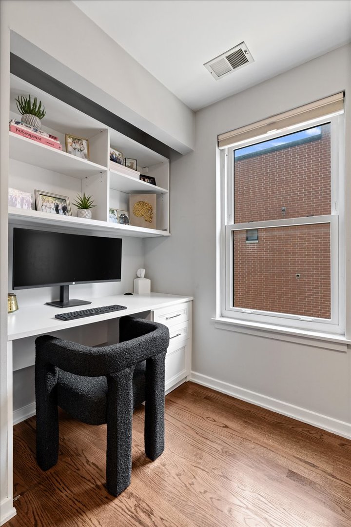 916 West Fletcher Street, Unit C Chicago, IL 60657 - Photo 14 of 16 a room with a workspace and a window