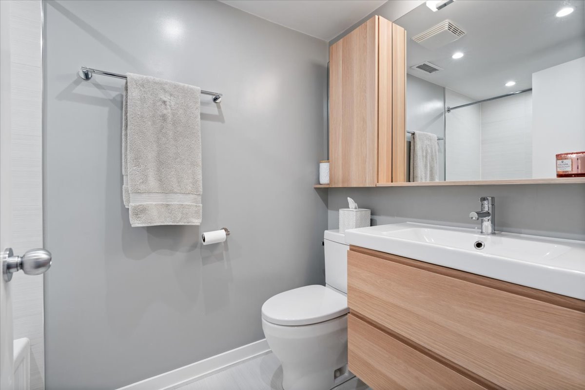 916 West Fletcher Street, Unit C Chicago, IL 60657 - Photo 10 of 16 a bathroom with a sink a toilet and a shower
