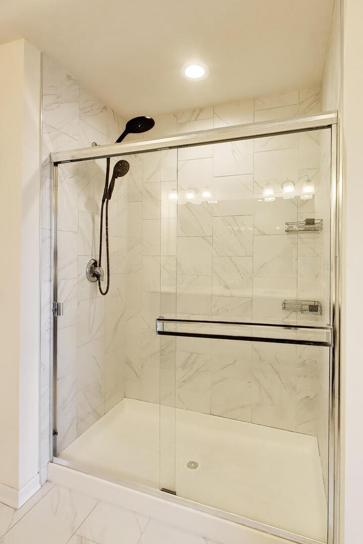 4152 Calder Lane Aurora, IL 60504 - Photo 17 of 30 a bathroom with a shower