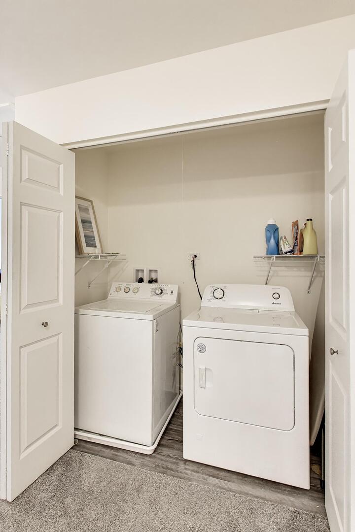 4152 Calder Lane Aurora, IL 60504 - Photo 23 of 30 a utility room with dryer and washer