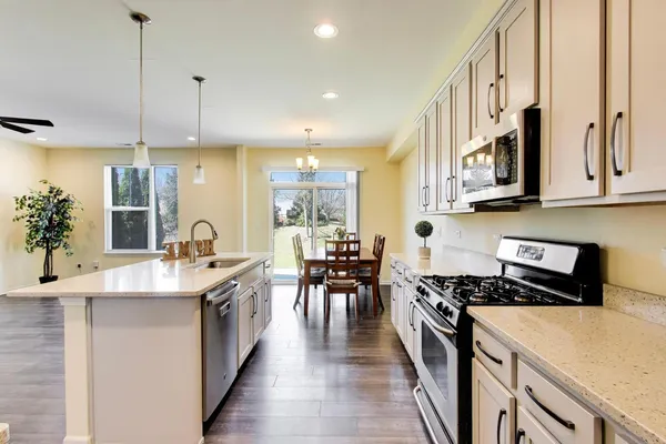 $442,000 | 4152 Calder Lane, Aurora, IL 60504