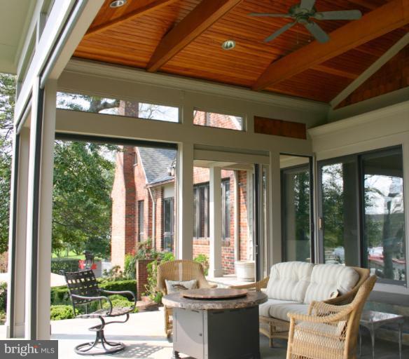 2525 Carrollton Road Annapolis, MD 21403 - Photo 11 of 29 Waterside Pavilion with Phantom Screens