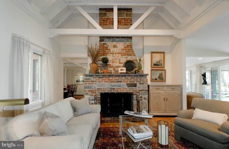 2525 Carrollton Road Annapolis, MD 21403 - Photo 18 of 29 Living Room with Vaulted Ceilings