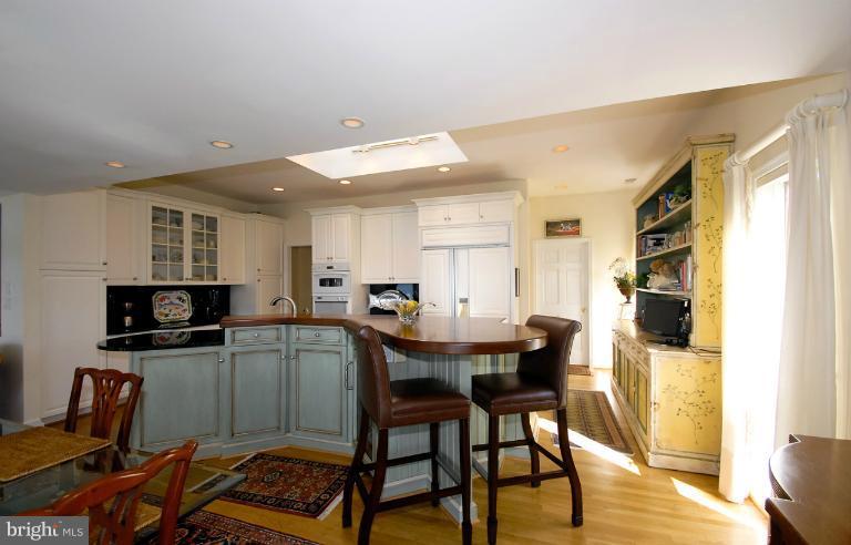 2525 Carrollton Road Annapolis, MD 21403 - Photo 19 of 29 Kitchen Island