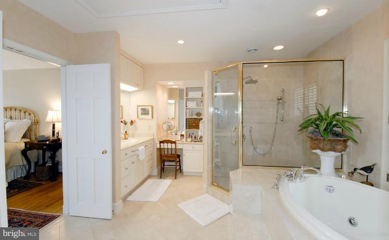2525 Carrollton Road Annapolis, MD 21403 - Photo 20 of 29 Bath (Master)