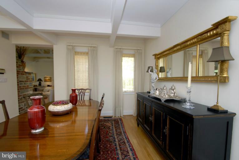 2525 Carrollton Road Annapolis, MD 21403 - Photo 23 of 29 Dining Room