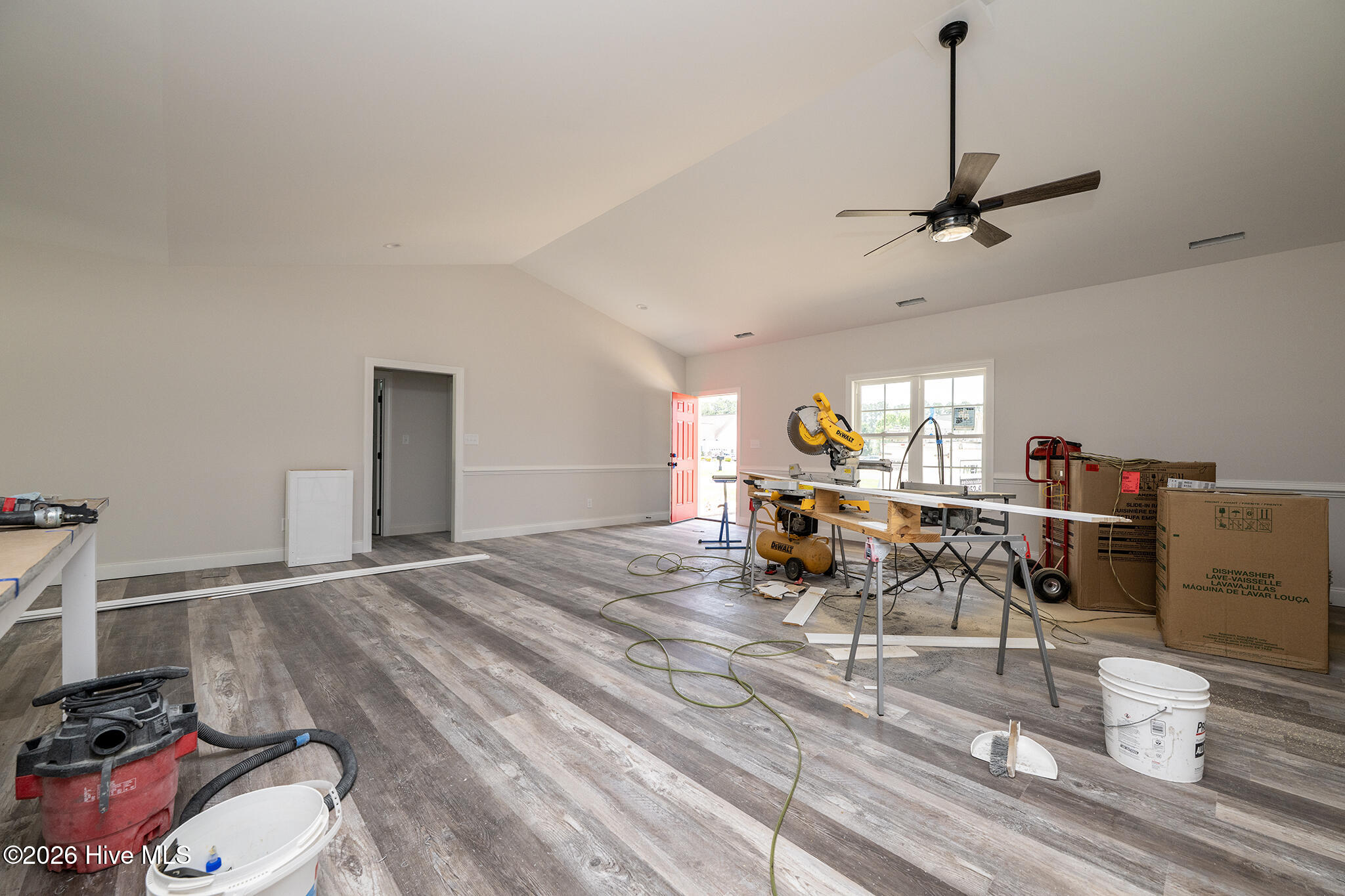 682 Crump Farm Road New Bern, NC 28562 - Photo 6 of 35 Living Room Under a Vaulted Ceiling
