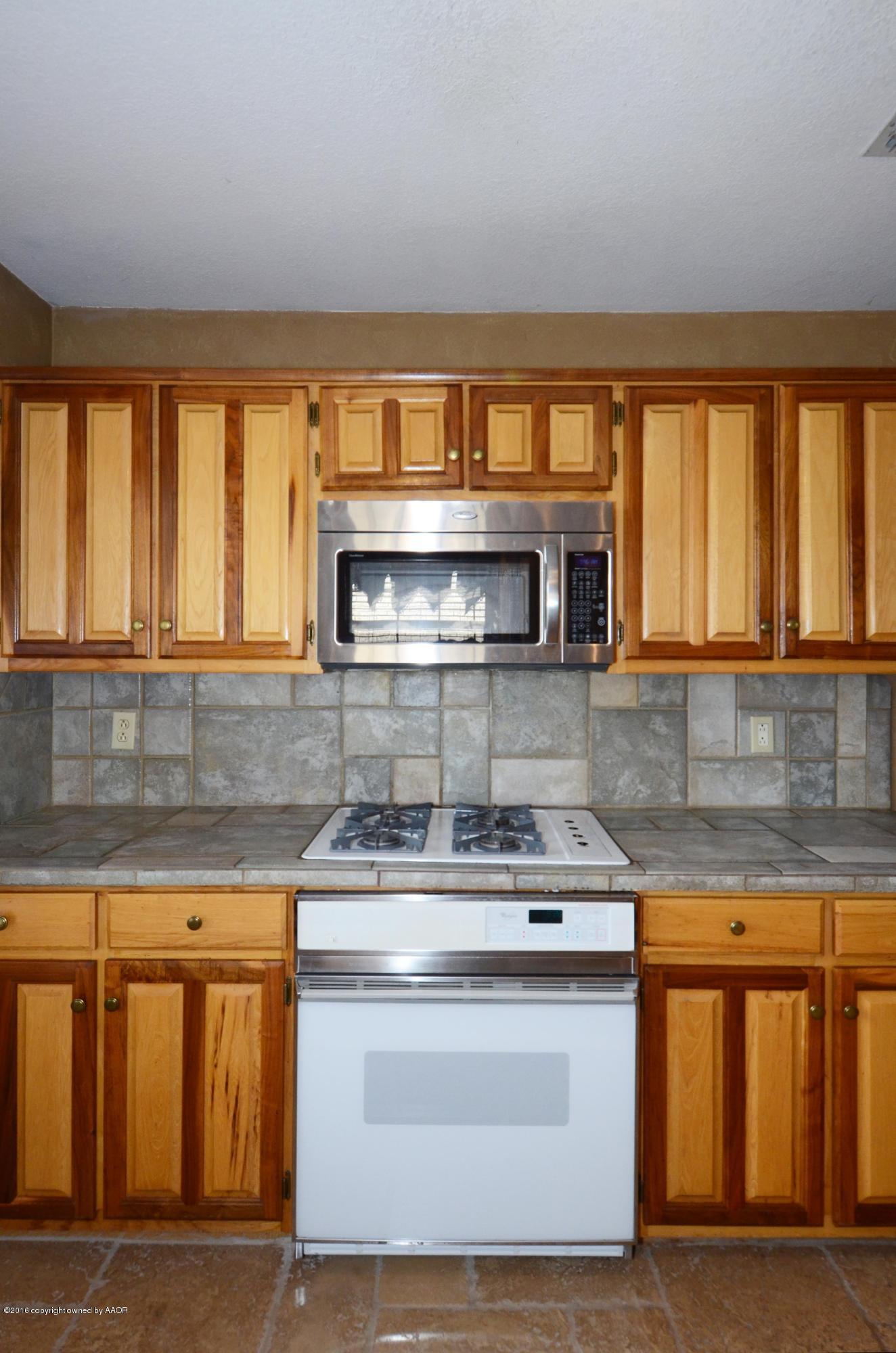 4219 Catalpa Lane Amarillo, TX 79110 - Photo 15 of 27 15 Stove